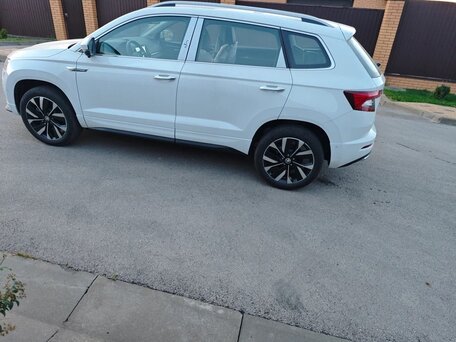 2023 Skoda Karoq DSG7 I, белый, 2050000 рублей, вид 4