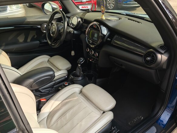 2017 Mini Hatch Cooper S III (F55/F56), синий, 1760000 рублей - вид 15