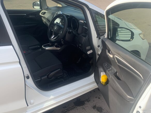 2019 Honda Fit III Рестайлинг, белый, 1275000 рублей - вид 17