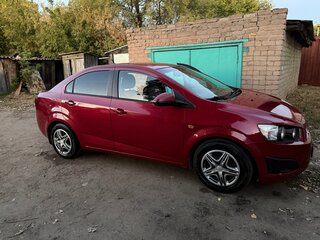 2013 Chevrolet Aveo II, красный, 650000 рублей, вид 3
