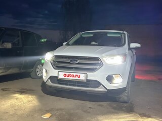 2017 Ford Kuga II Рестайлинг, белый, 1750000 рублей, вид 4