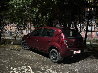 2010 Renault Sandero I, красный, 350000 рублей, вид 4