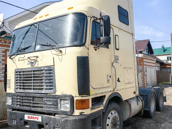 1998 International 9000 Series, бежевый, 550000 рублей - вид 1