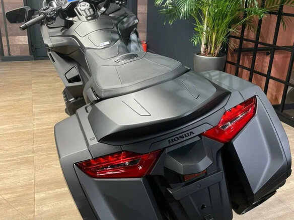2026 Honda GL 1800 Gold Wing, чёрный, 3850000 рублей - вид 4