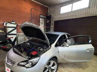 2012 Opel Astra GTC J Рестайлинг, серебристый, 720000 рублей, вид 2