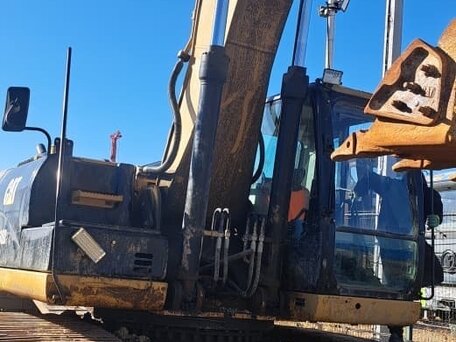 2017 Caterpillar 330D2 L, жёлтый, 9959000 рублей, вид 1