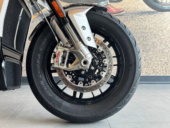 2023 Triumph Rocket 3, чёрный, 2850000 рублей - вид 8