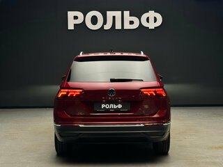 2021 Volkswagen Tiguan II Рестайлинг, красный, 2490000 рублей, вид 4