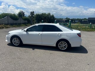 2016 Toyota Camry VII (XV50) Рестайлинг, белый, 1630000 рублей, вид 4
