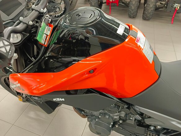 2023 KTM 790 Duke, оранжевый - вид 17