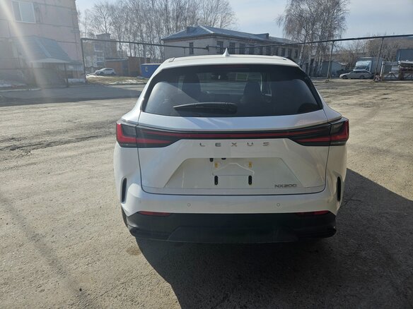 2025 Lexus NX 200 II, белый, 6150000 рублей - вид 2