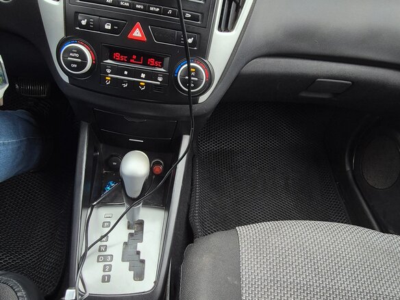 2010 Kia Ceed I Рестайлинг, серебристый, 750000 рублей - вид 5