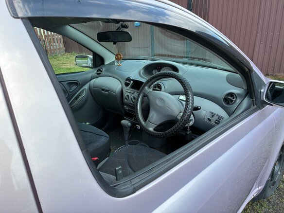 2001 Toyota Vitz I (P10), розовый, 280000 рублей - вид 6