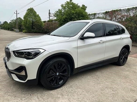 2021 BMW X1 18i sDrive II (F48) Рестайлинг, белый, 1940000 рублей - вид 2