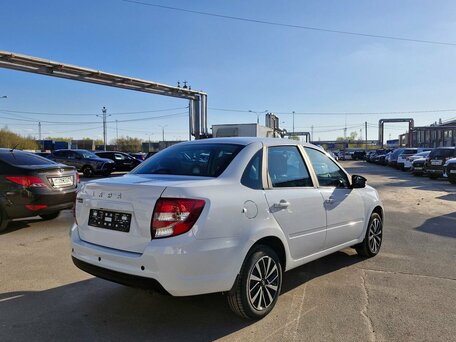 2024 Lada (ВАЗ) Granta I Рестайлинг, белый, 1202000 рублей, вид 3