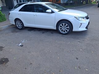 2015 Toyota Camry VII (XV50) Рестайлинг, белый, 1900000 рублей, вид 4