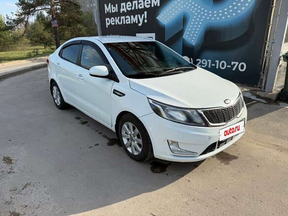 2014 Kia Rio III, белый, 800000 рублей