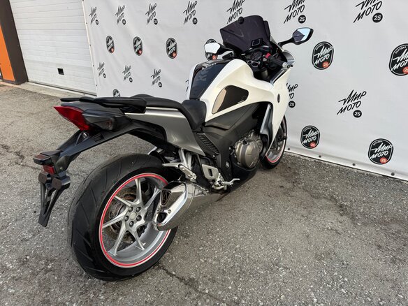 2010 Honda VFR 1200, белый, 820000 рублей - вид 5
