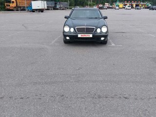 2001 Mercedes-Benz E-Класс 200 II (W210, S210) Рестайлинг, чёрный, 530000 рублей, вид 1