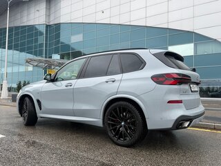 2024 BMW X5 30d IV (G05/G18) Рестайлинг, серый, 15000000 рублей, вид 4