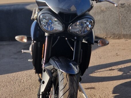 2018 Triumph Street Triple, серебристый, 800000 рублей, вид 3