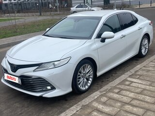 2019 Toyota Camry VIII (XV70), белый, 2420000 рублей, вид 1