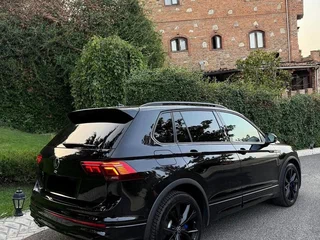 2023 Volkswagen Tiguan II Рестайлинг, чёрный, 3100000 рублей, вид 3