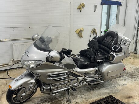 2006 Honda GL 1800 Gold Wing, серебристый, 1050000 рублей, вид 4