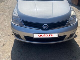 2010 Nissan Tiida I Рестайлинг, серебристый, 625000 рублей, вид 1
