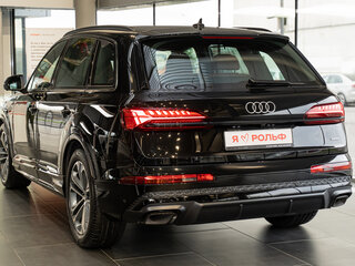 2025 Audi Q7 45 TFSI II (4M) Рестайлинг 2, чёрный, 11399500 рублей, вид 4