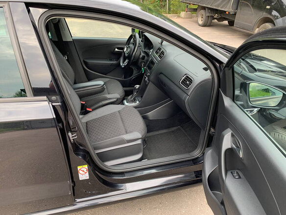 2018 Volkswagen Polo V Рестайлинг, чёрный, 1340000 рублей - вид 14