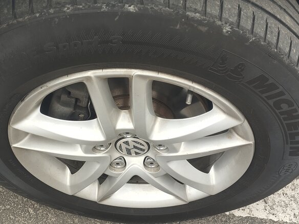 2009 Volkswagen Touareg I Рестайлинг, серебристый, 1850000 рублей - вид 3