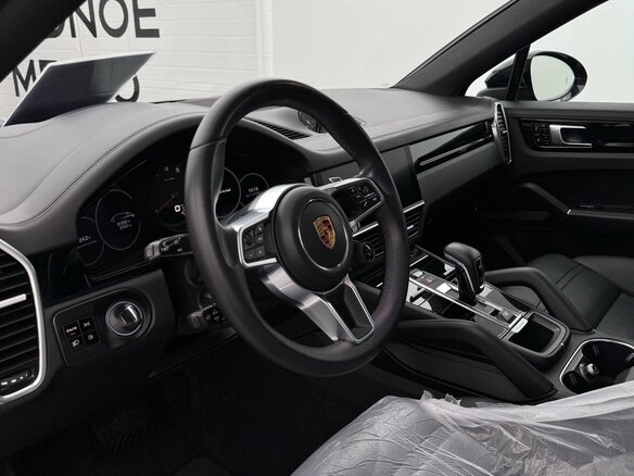 2020 Porsche Cayenne Coupé III, чёрный, 7850000 рублей - вид 11