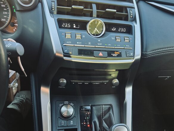 2021 Lexus NX 200 I Рестайлинг, белый, 4650000 рублей - вид 15
