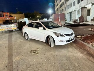 2014 Hyundai Solaris I Рестайлинг, белый, 800000 рублей, вид 2