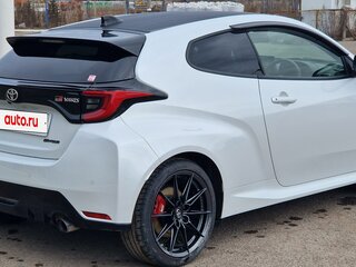 2021 Toyota Yaris IV, белый, 2550000 рублей, вид 4