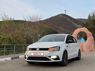 2018 Volkswagen Polo V Рестайлинг, белый, 1400000 рублей, вид 2