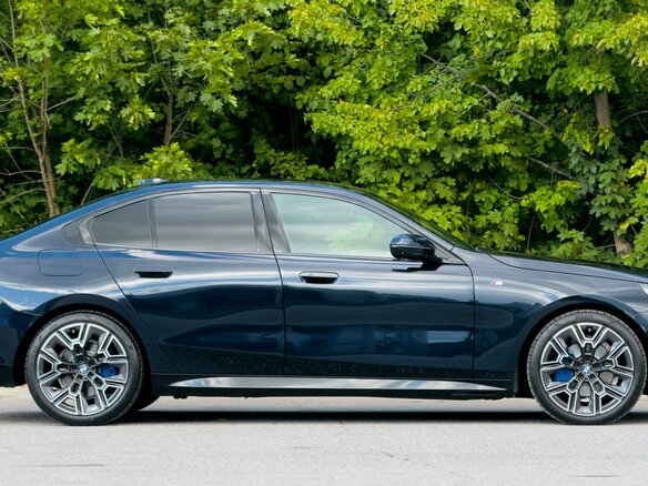 2024 BMW 5 серии 520d xDrive VIII (G60/G61/G68), синий, 7325000 рублей - вид 8