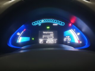 2011 Nissan Leaf I (ZE0/AZE0), серебристый, 700000 рублей, вид 1