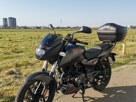 2021 Bajaj Pulsar 180, чёрный, 170000 рублей, вид 4