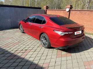 2021 Toyota Camry VIII (XV70) Рестайлинг, красный, 3500000 рублей, вид 4