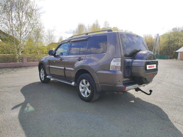 2012 Mitsubishi Pajero IV Рестайлинг 1, коричневый, 2190000 рублей - вид 4