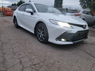 2021 Toyota Camry VIII (XV70) Рестайлинг, белый, 3550000 рублей, вид 2