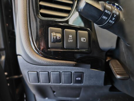 2019 Mitsubishi Outlander III Рестайлинг 3, серый, 1739000 рублей, вид 5