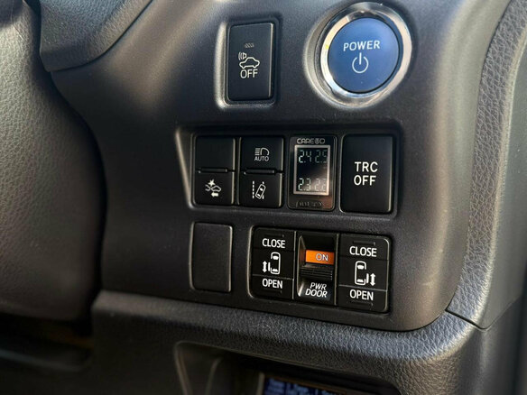 2016 Toyota Noah III (R80), белый, 1695000 рублей - вид 28