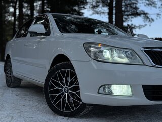 2013 Skoda Octavia II (A5) Рестайлинг, белый, 890000 рублей, вид 1