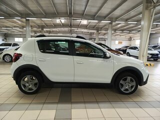 2020 Renault Sandero Stepway II Рестайлинг, белый, 905000 рублей, вид 4
