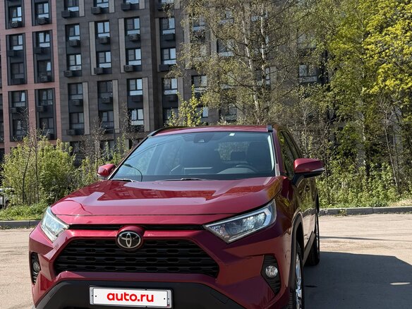 2020 Toyota RAV4 V (XA50), красный, 2925000 рублей - вид 1