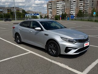 2018 Kia Optima IV Рестайлинг, серебристый, 1950000 рублей, вид 2