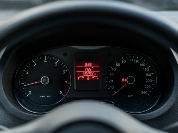 2011 Volkswagen Polo V, чёрный - вид 4